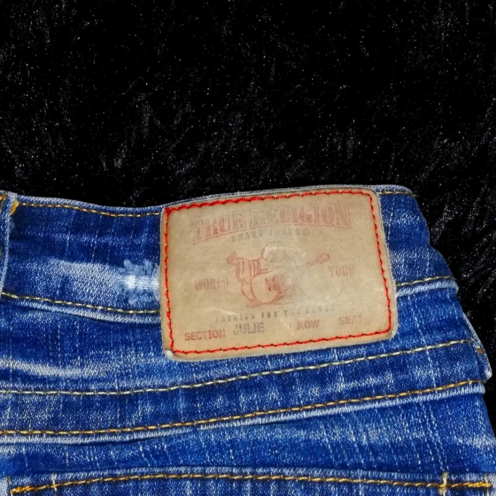 True Religion Blue Jeans with Gold Stitching - Picture 4 of 4